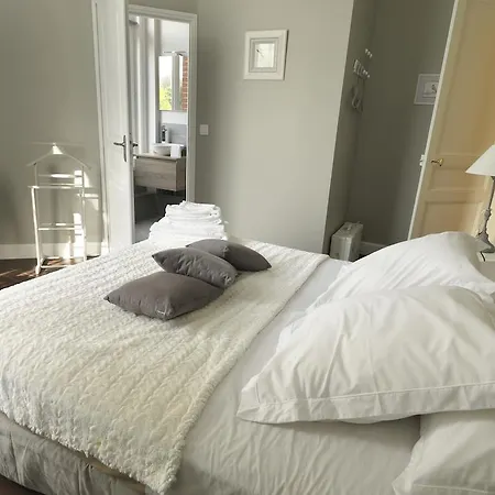 D'hotes- Aux Oiseaux فندق مبيت وإفطار 4*