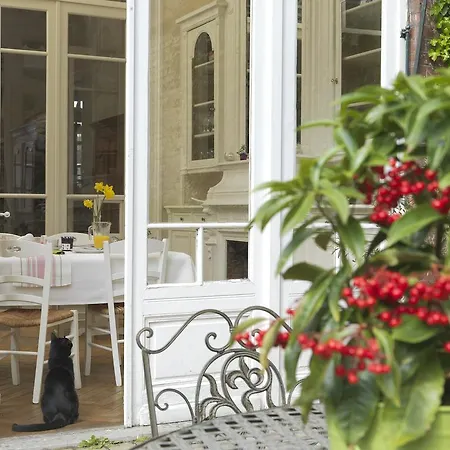 D'hotes- Aux Oiseaux فندق مبيت وإفطار 4*