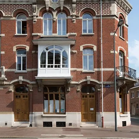 D'hotes- Aux Oiseaux Bed and Breakfast 4*