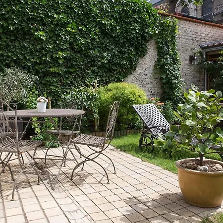 D'hotes- Aux Oiseaux Bed and Breakfast